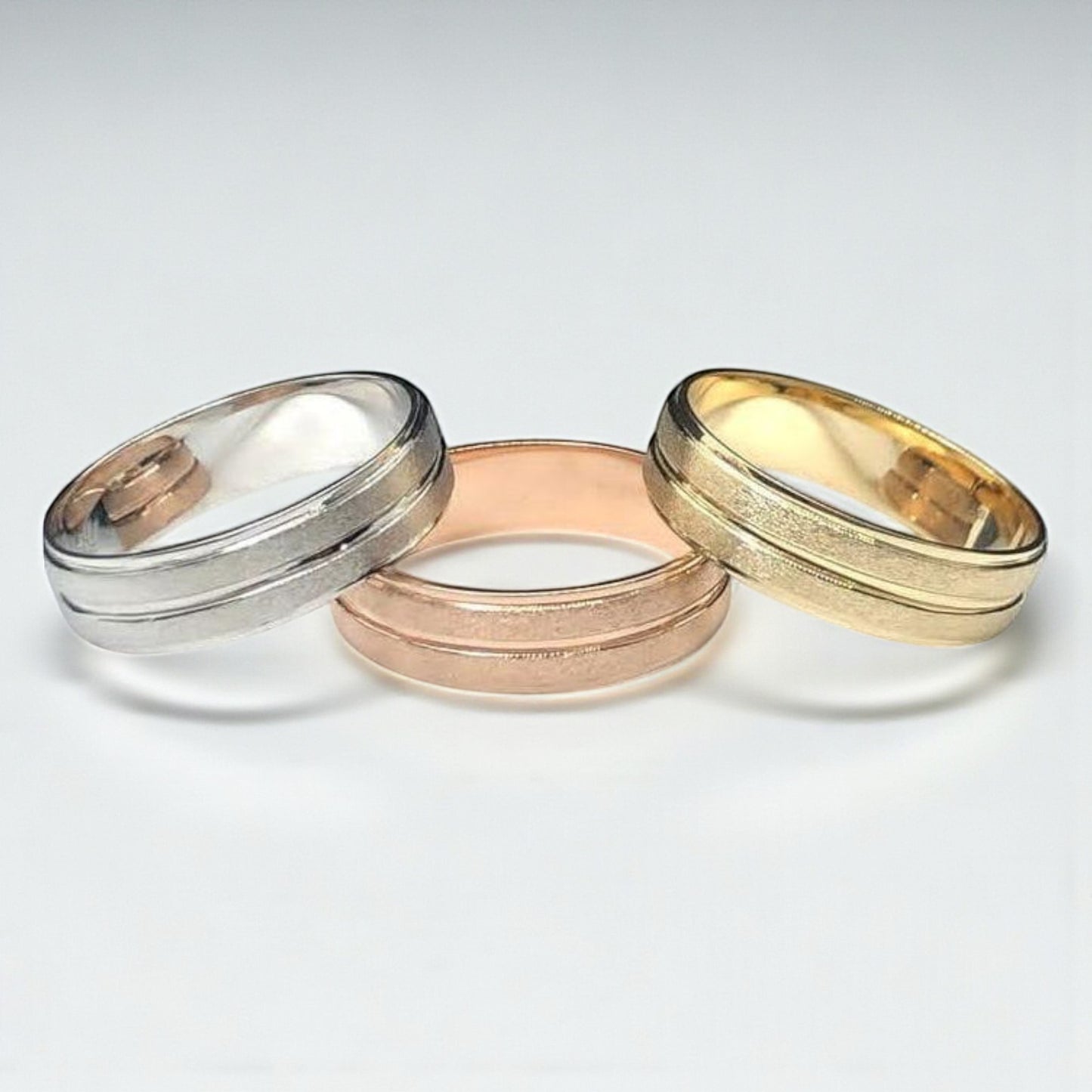 6mm Midline Sandblast Band in 18k Gold