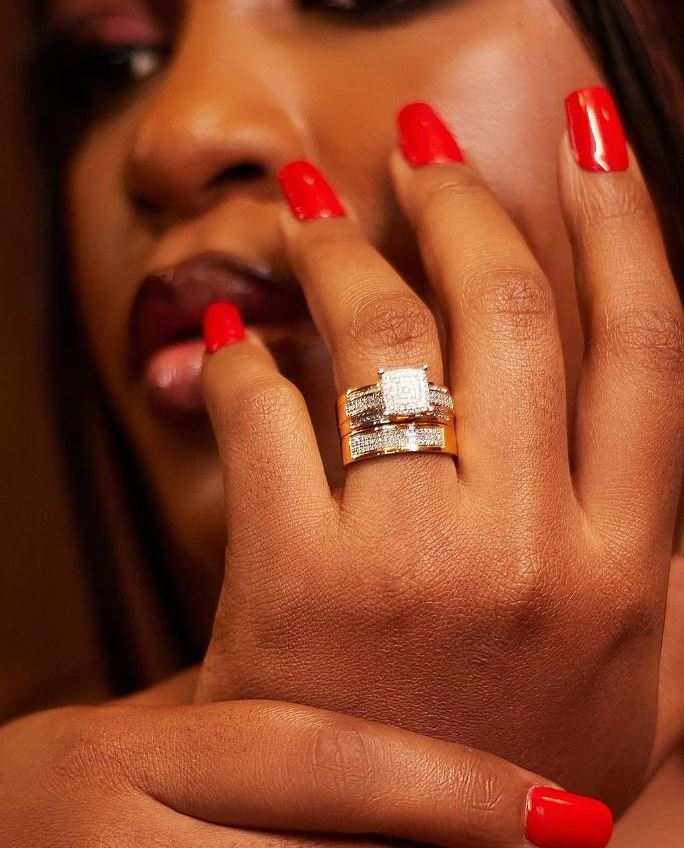 Queen Natural Diamond Bride Set in 18K Gold