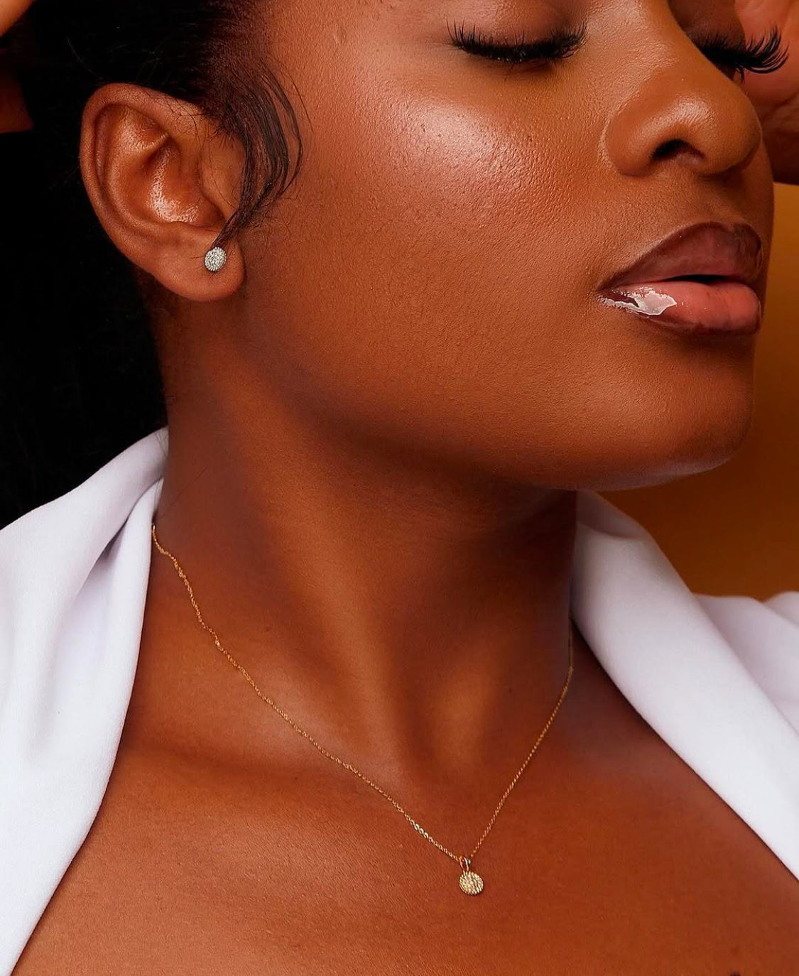 Ava Round Natural Diamond Pendant in 18K Gold