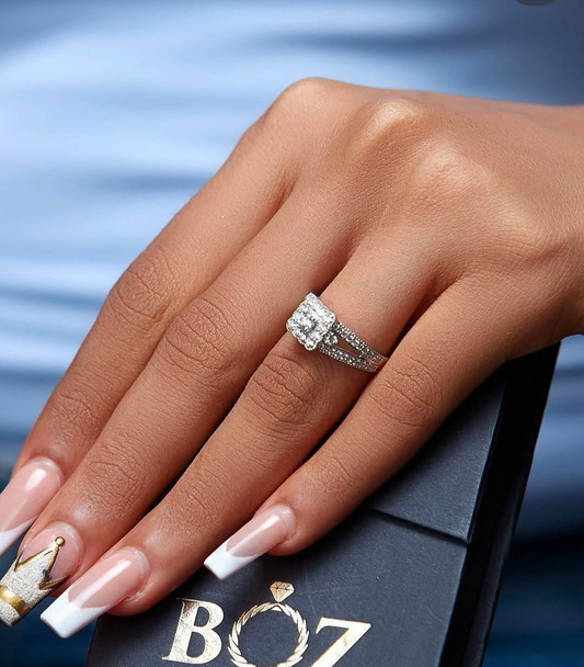 Nora Natural Diamond Engagement Ring in 18K Gold