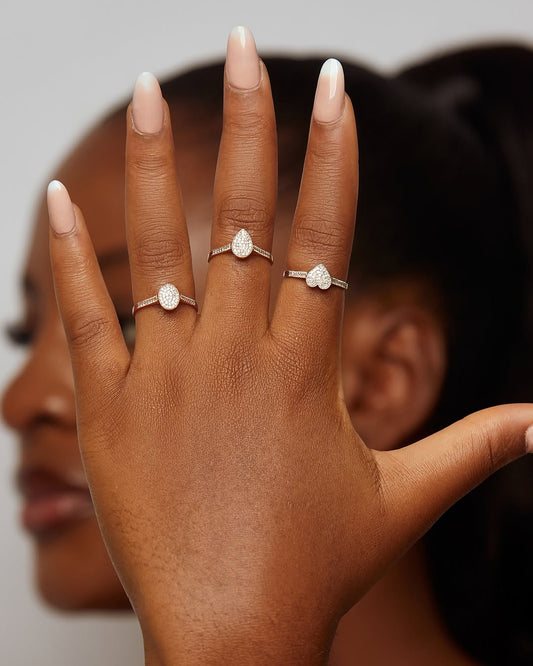 Pearl Oval Cut Diamond Engagement Ring in 18K Gold