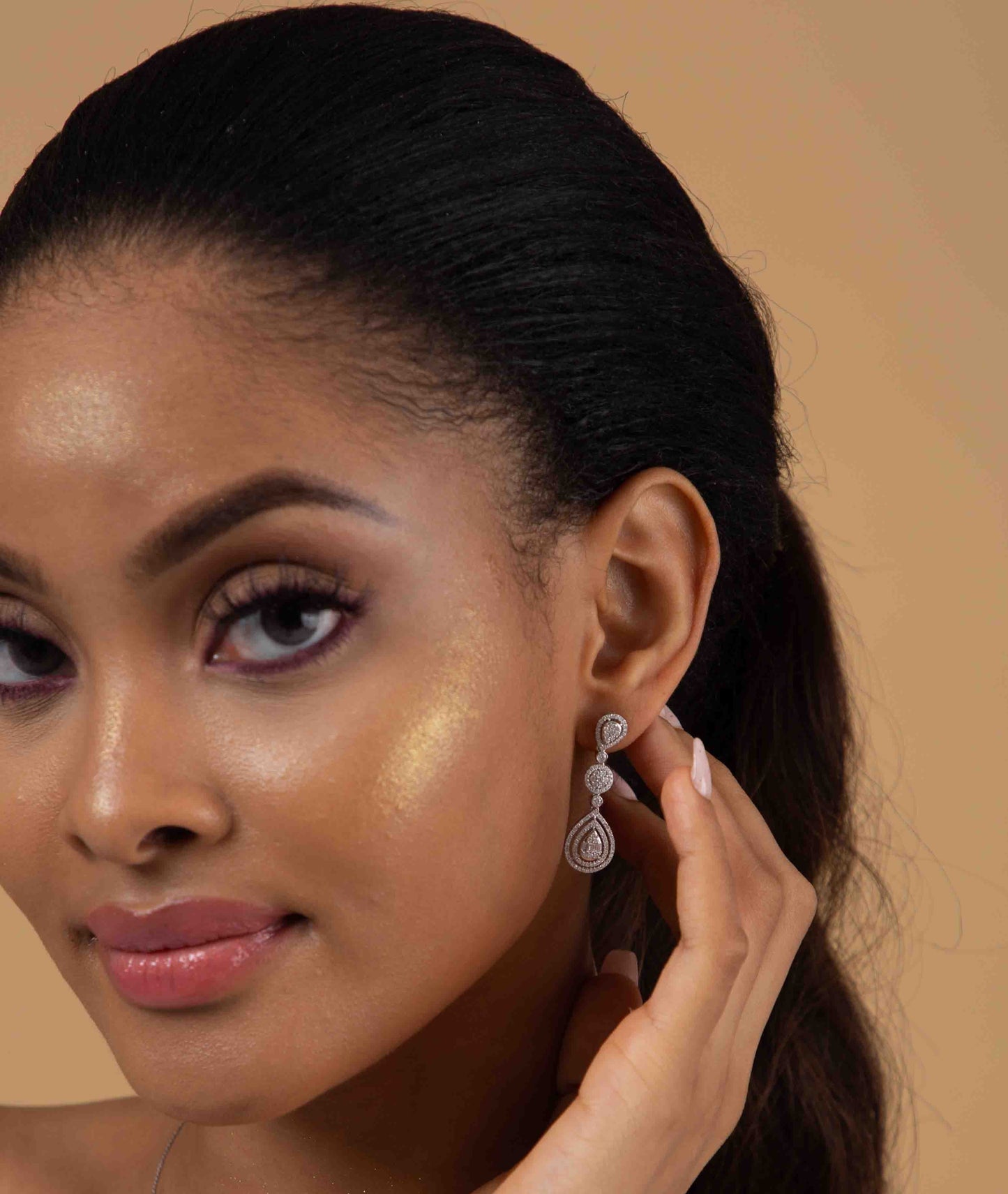 Tear Drop Diamond Earrings in 18K Gold