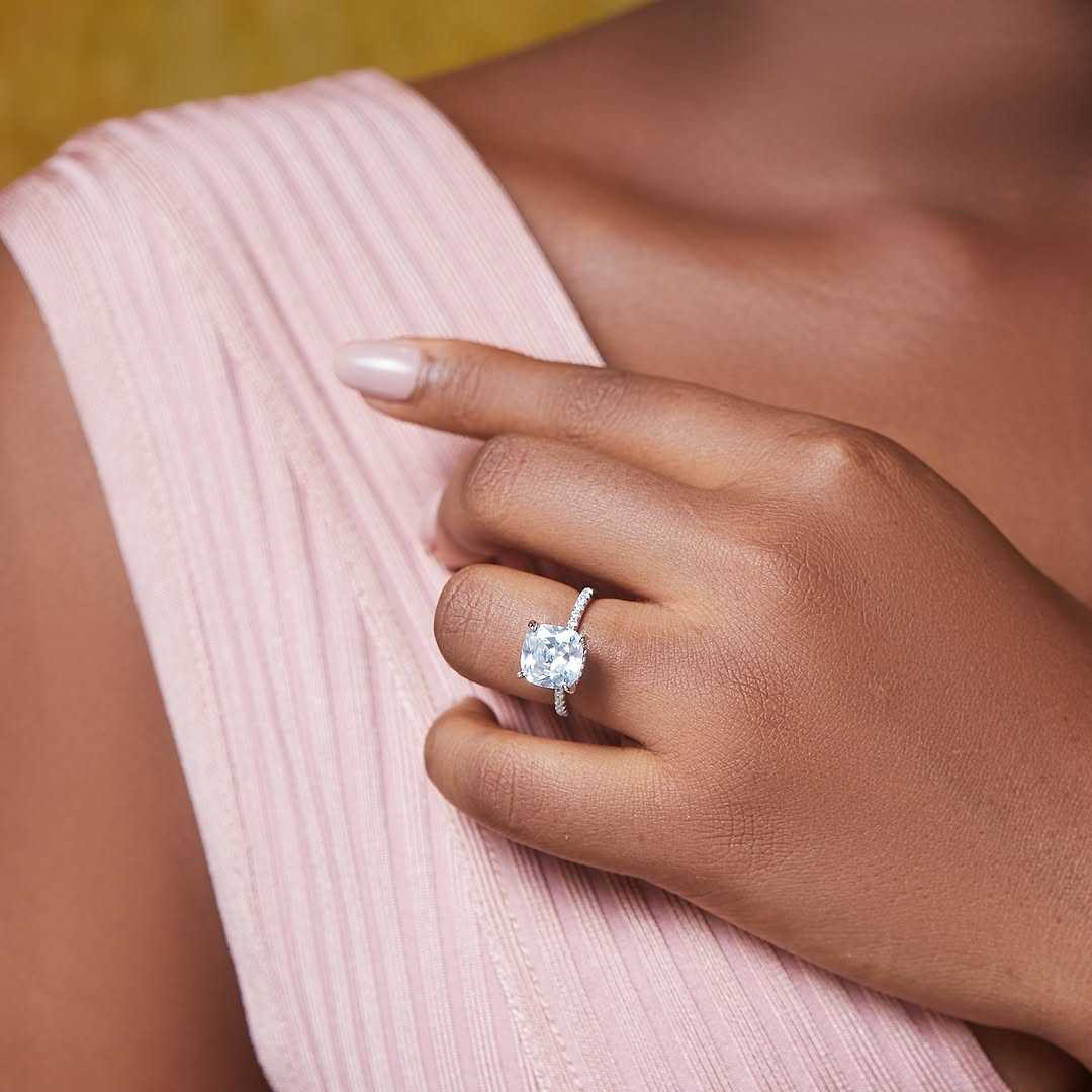 Muna CZ Engagement Ring in 925 sterling silver with round-cut cubic zirconia on finger