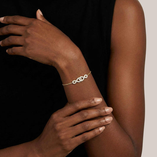 Interlock Infinie Diamond Bracelet in 18KT Gold