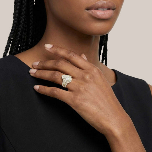 Omoni Pear Cut Natural Diamond Cluster Engagement Ring in 18KT Gold