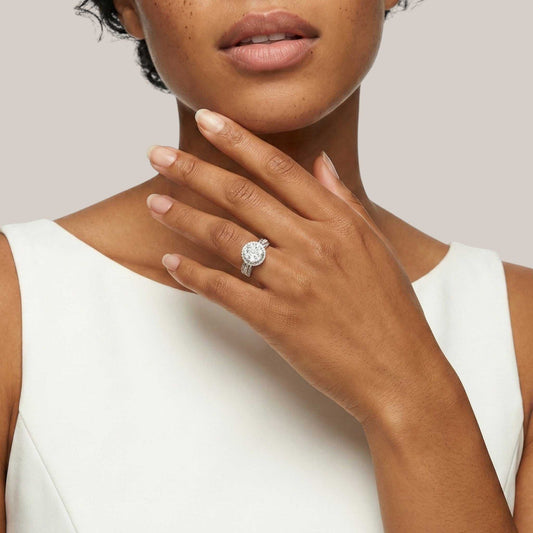 Amanda Round Cut Diamond Engagement Ring in 18KT Gold