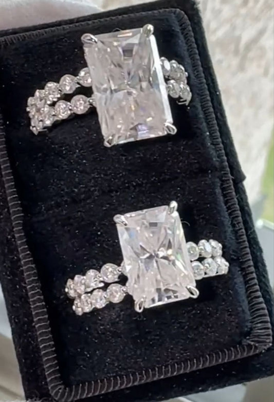 Tochi Moissanite Bride Set in 18K Gold