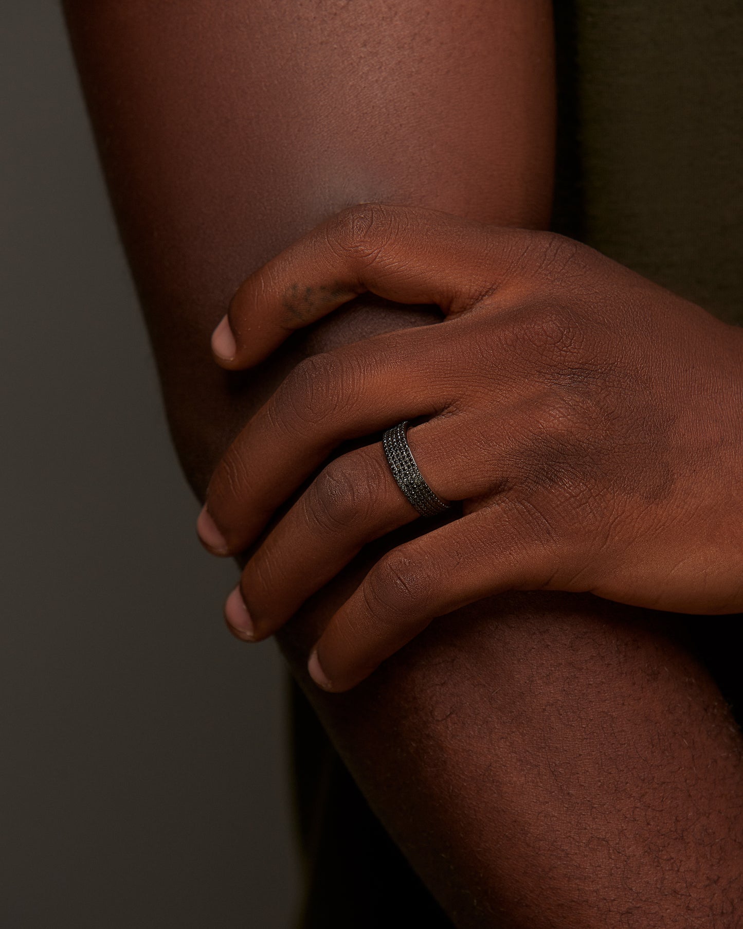 360 Black Diamond Band in 18K Gold