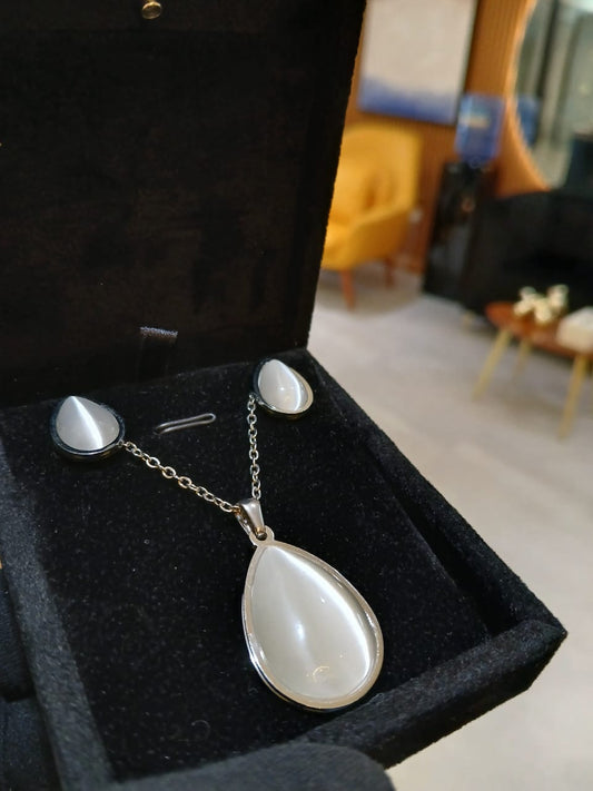 White Pearl Hypoallergenic Steel Necklace