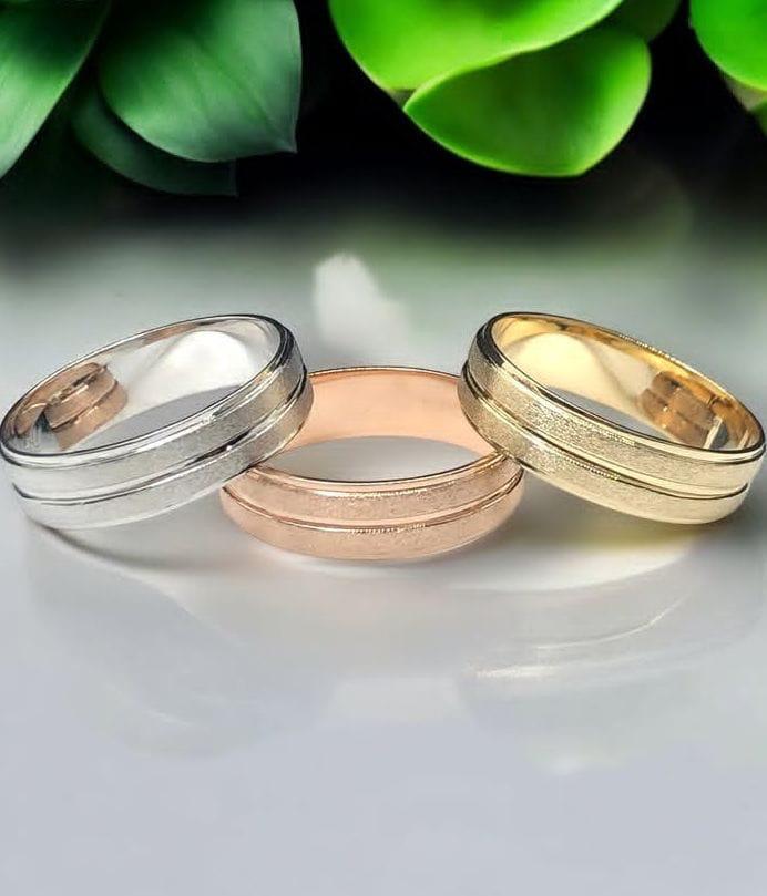 6mm Midline Sandust Band in 18k Gold