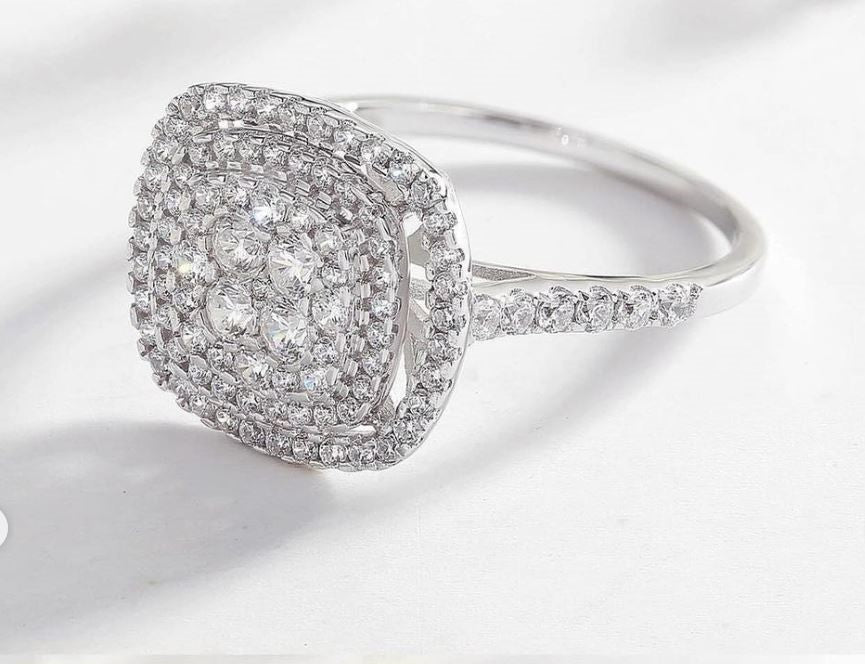 Venus Cushion Cut Diamond Engagement Ring in 18K Gold