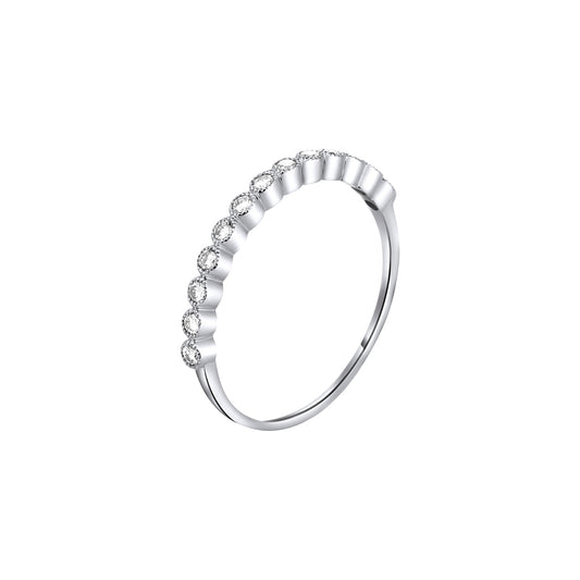 Lucy Diamond Band in 18K Gold