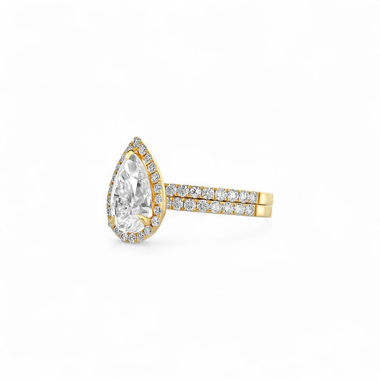 Ola Pear Cut Moissanite & Diamond Bride Set in 18K Gold