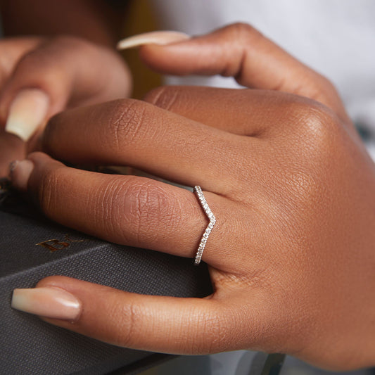 Wishbone Curve Natural Diamonds Band in 18KT Gold