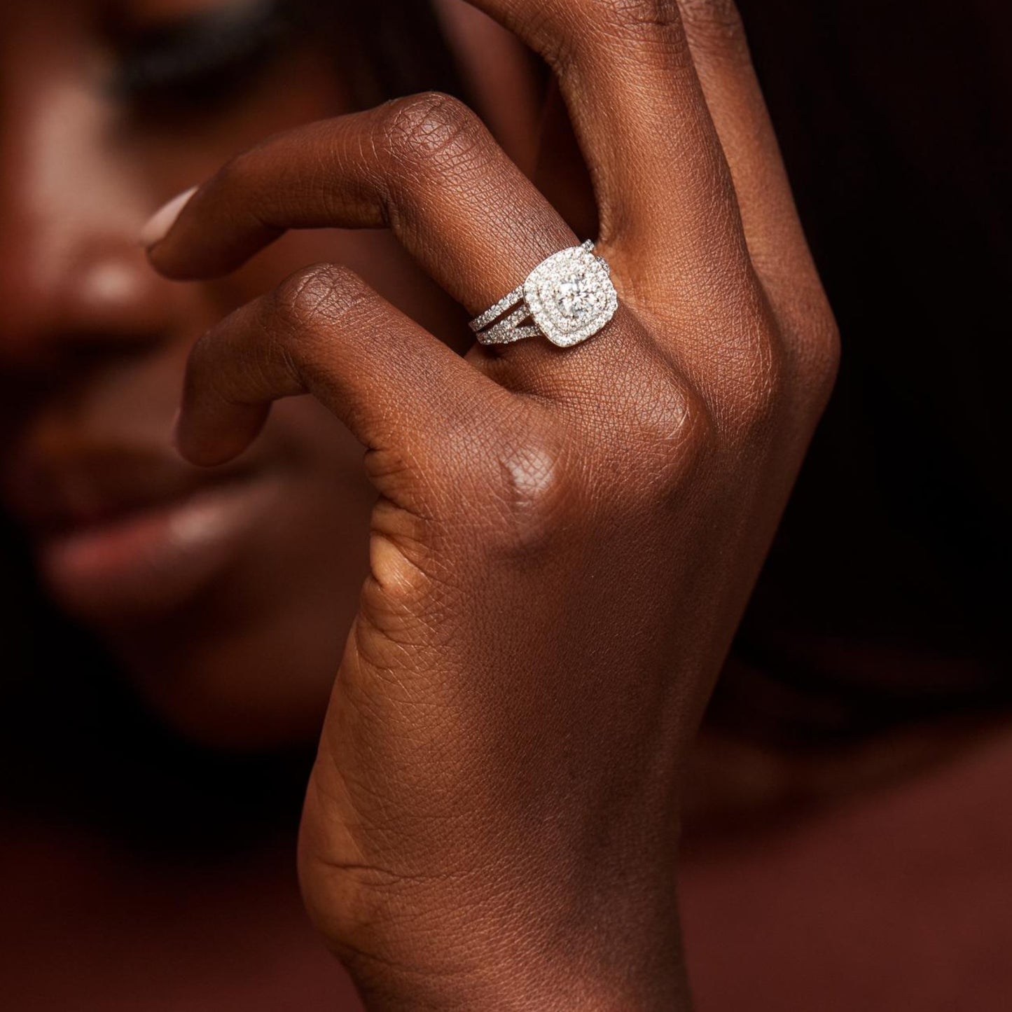 Audre Round Cut Natural Diamonds Cluster Bride Set in 18KT Gold