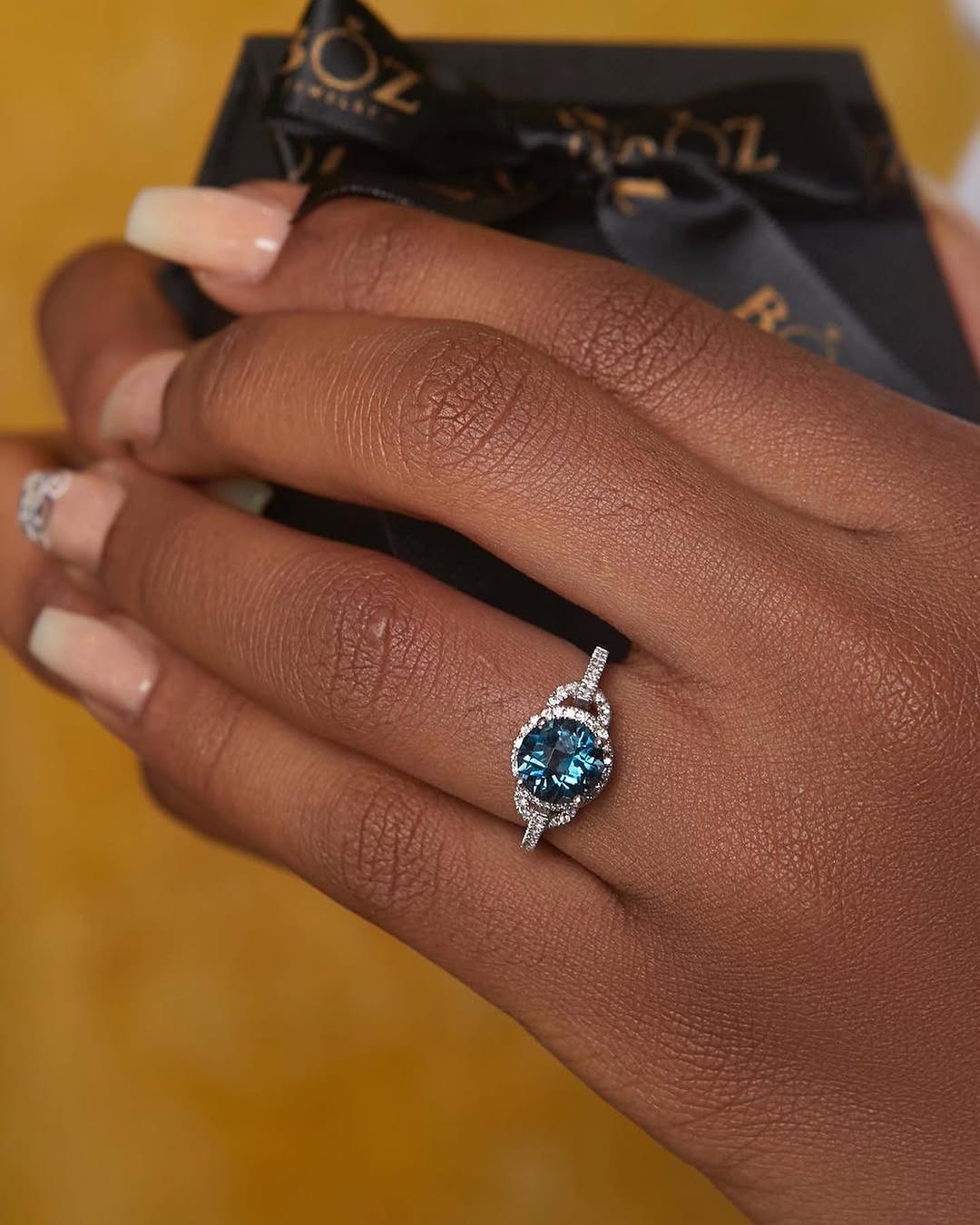 Aphrodite Engagement Ring in 18K Gold