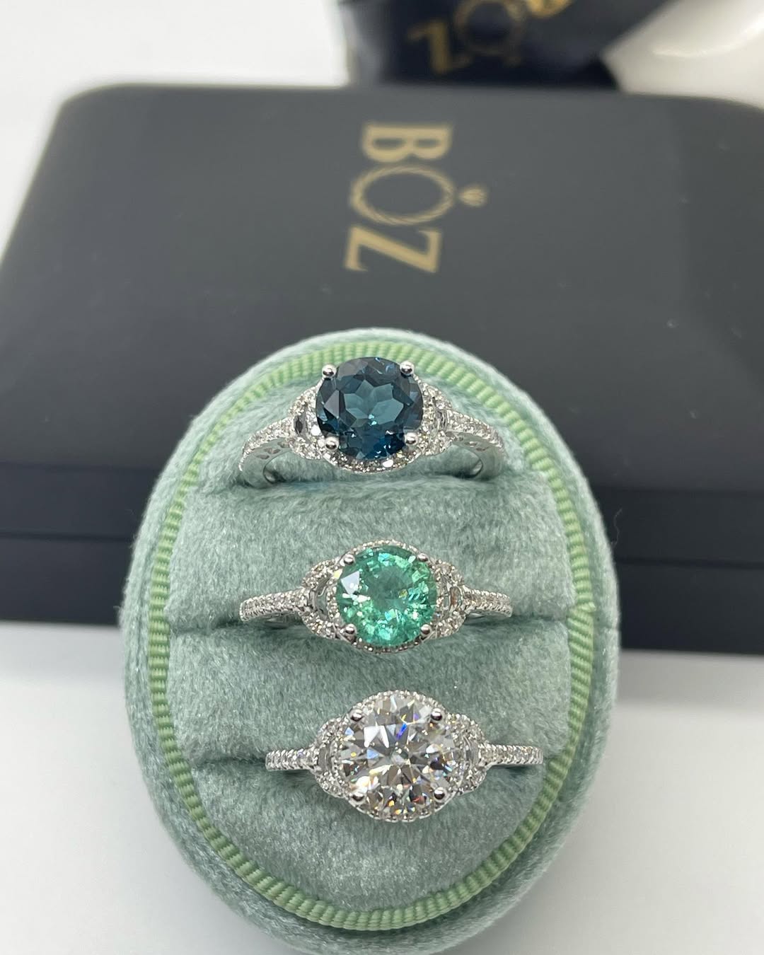 Aphrodite Engagement Ring in 18K Gold