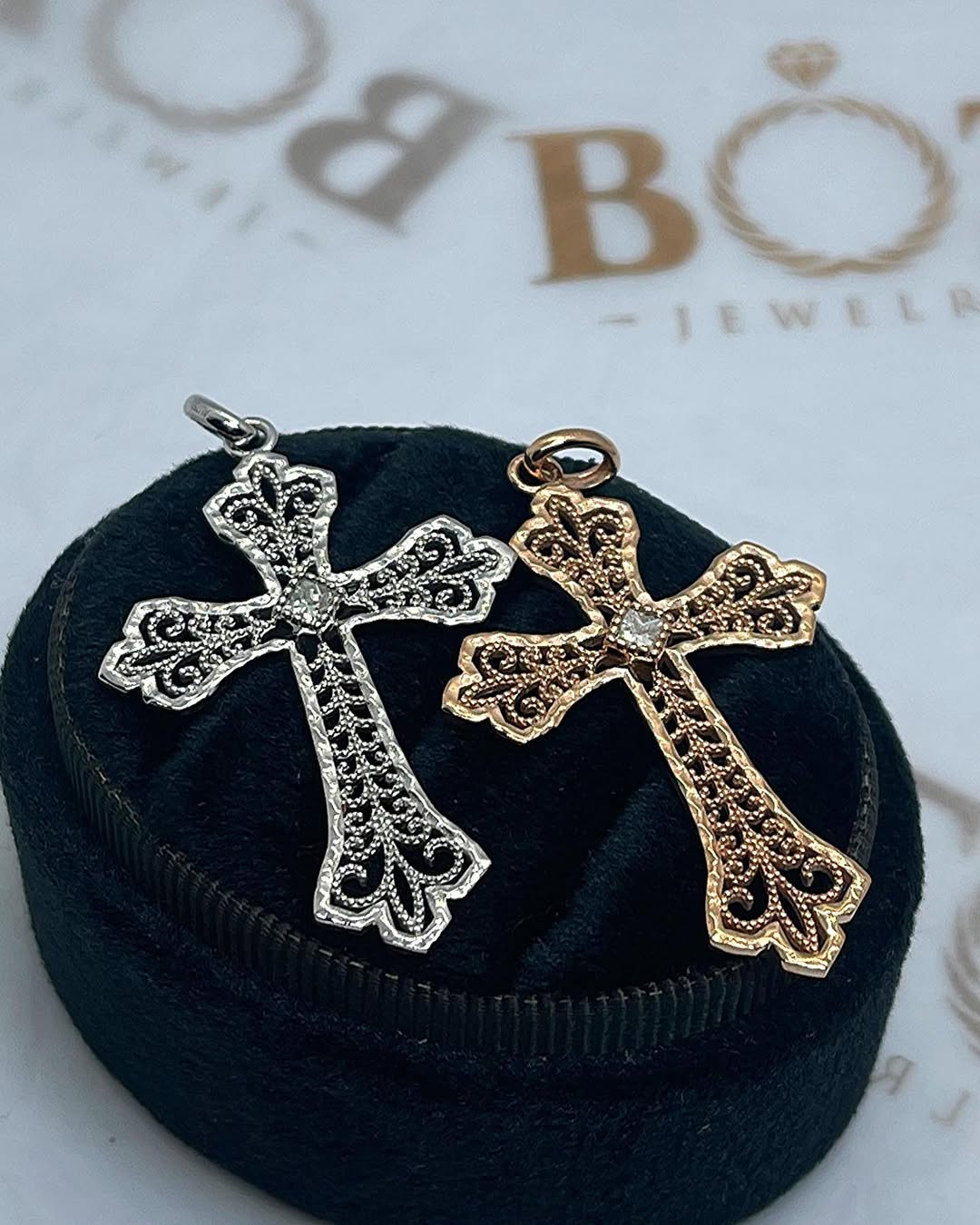 Single Stone Cross Diamond Pendant in 18k Gold